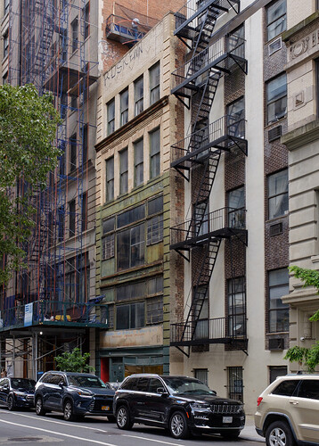 250802 36W 17th Street Am