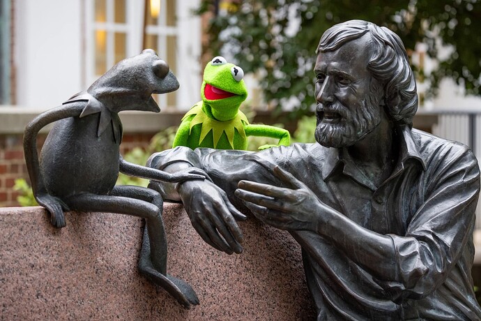 Kermit_commencement_speaker