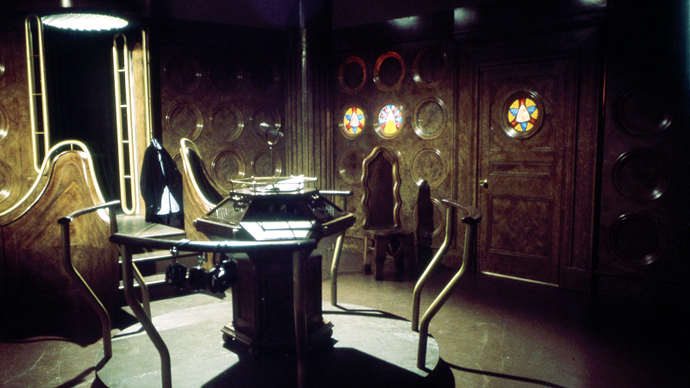 1976_Doctor_Who_Masque_of_Mandragora_tardis_hi005998100