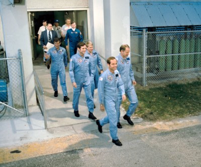 sts-41c-8-crew-walkout