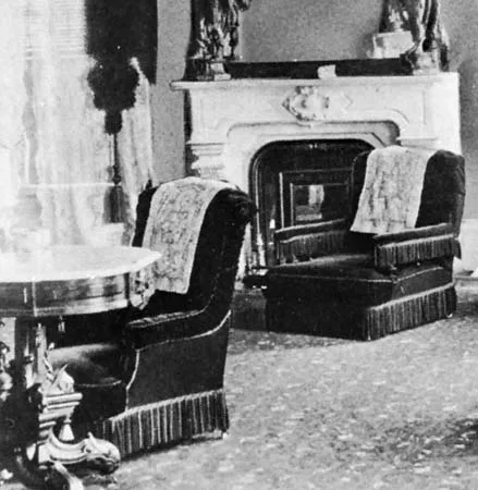 Chairs-antimacassars-Palmer-House-Chicago-1875